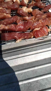 เนื้อแดดเดียวติดมัน เนื้อขาหน้า รสชาติกลก่อม 1 กิโลกรัม