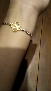 Gelang Tridatu Clover: Aksesoris Simbol Keberuntungan