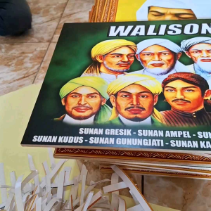 hiasan dinding abuya uci poster Poto+BingkaiAbuya Uci Turtusi Cilongok Banten UKURAN BESAR 30x45