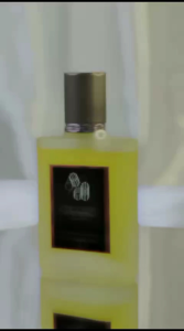 Parfum Wanita V. Scandalous: Parfum Berkualitas Tinggi untuk Acara Formal