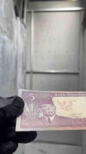 Uang Kertas 5 Rupiah 1960 Seri Soekarno UNC Koleksi Kuno