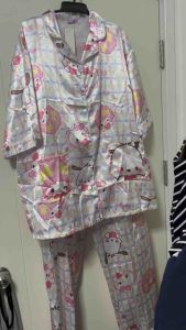 ชุดนอนผ้าซาติน อก 54 เอว 40 งาน2 ชิ้น เสื้อแขนสั้น กางเกงขายาว