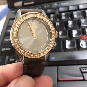 Đồng hồ nữ Folli Follie Nhật bản. size 35mm. Hàng si Nhật bản.