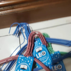 Set Gantungan Baju Serat Melamin Warna-warni Isi 10 pcs - Pilihan Skala Nyaman