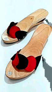 Kelom Geulis Wedges Natural Coin 5 cm: Sandal Kayu & Wanita