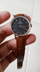 Jam tangan wanita preloved CA diameter casing 25mm 2jarum kondisi jam jalan normal siap pakai Tali pengganti no box utk detail nya mohon chat dahulu