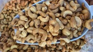 เม็ดมะม่วงอบกรอบ ใหม่ กรอบ ไม่หืน ขนาด 500 กรัม