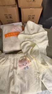 Khăn tắm kèm mũ tóc và khăn mặt