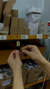 🌟SiamEase🌟 กระพริบ✨แพ็ค 2 หลอด✨ใหม่✨ ไฟถอย LED 144ชิป ติดแช่ ขั้วเสียบ T20 (แสงขาว)DC12V爆闪