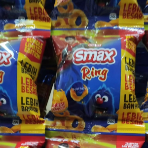 Snack Smax Ring 20 gram isi 10 Bungkus ( Harga 1 Renceng )