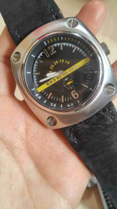 นาฬิกาวินเทจมือสอง diesel  2เข็มครึ่ง พร้อมกล่อง เรือนใหญ่ๆ ขึ้นข้อหล่อมาก ระบบควอตซ์ สายหนังแท้สั่งตัดมา กระจกสวยใส
