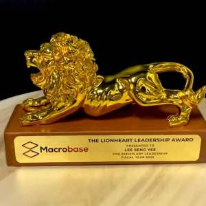 Lion Trophy /Gold/ Silver /Lion of The Year