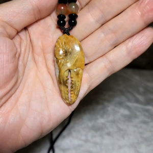 Gegegems Collection premium Type A Yellow Jadeite Crab Crab Claw Coins jade pendant (with certificate) 精品翡翠天然黄翡招财守财蟹铜钱蟹钳吊坠(带证书)