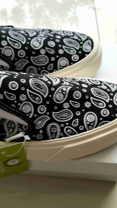 VENTAMA - Slip On Paisley Batik Hitam Unisek Sepatu kasual pria wanita