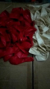 Balon Polos Merah isi 50pcs: Pilihan Dekorasi Ruangan dan Acara Pernikahan