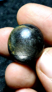 Batu safir hitam natural ukuran 20 mm