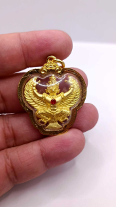 K271 ครุฑ หลวงพ่อวราห์ วัดโพธิ์ทอง ปี 2567 พญาครุฑ เนื้อโลหะ ชุบทอง เลี่ยม กรอบทองไมครอน ขนาด 4x3.5 cm ครุฑหลวงพ่อวราห์วัดโพธิ์ทองปี2567