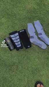 Paket 1 Set Sarung Deker Avo Shinguard Kaos Kaki Bola Futsal Pendek R9 Anti Slip