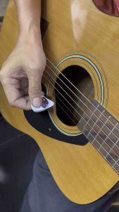 Pick Tunerรุ่นPT-01 ปิ๊กกีตาร์และจูนเนอร์ในตัว (2-in-1 Guitar Pick & Tuner Combo)สินค้าพร้อมส่ง