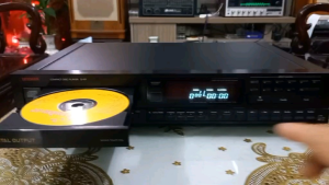Đầu đĩa CD Luxman D-117 (thương hiệu sx hàng cao cấp của Nhật) còn mới keng zin nguyên bản.