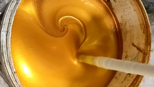 Cat air warna GOLD/EMAS serba guna.