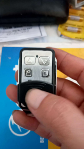 # Điều khiển cửa cuốn TEC INOX MÃ GẠT 433 mhz