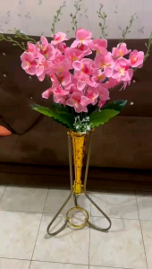 bunga anggrek bulan cabang 7 berikut pot standing gold bunga hias ruang tamu mewah