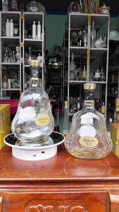 Vỏ Chai Ruợu Ngoại Hennessy XO Pháp Thủy Tinh Cao Cấp 700Ml Trang Trí Nhà Cửa.Chai Rỗng Không Có Chất Lỏng Bên Trong.