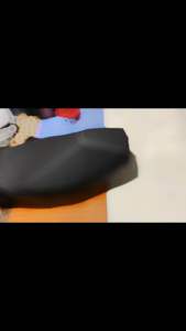 SARUNG JOK /kulit jok jahit tengah vario150 BEAT FI BAHAN KULIT JERUK+logo mbtech