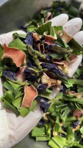 ชาสมุนไพรตะไคร้ใบเตยอัญชัน สูตรหอมพิเศษ สีสวยธรรมชาติ หอมสดชื่น หอมผ่อนคลาย [80g]