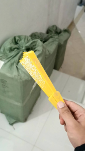 Kipas Warna Motif Batik: Kipas Tangan Motif Batik, Kipas Satin, dan Kipas Lipat