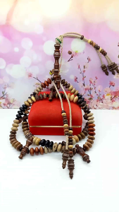 Tasbih Tijani Kayu Kelor Hitam Putih Liwung Macan Galih Asem Kelor Emas Cendana Bajaka\\n\\n Apa itu Tasbih Kayu Kelor Hitam Putih?\\n\\n Sejarah & Asal Usul\\n\\nTasbih Kayu Kelor Hitam Putih adalah sebuah tasbih yang terbuat dari kayu kelor hitam putih. Kayu kelor hitam putih dikenal karena kualitasnya yang unggul dan kekuatan spiritualnya. Tasbih ini telah digunakan oleh umat Islam sejak lama dan menjadi bagian integral dari ritual ibadah mereka.\\n\\n Karakteristik Fisik & Kualitas\\n\\nTasbih Kayu Kelor Hitam Putih memiliki karakteristik fisik yang unik, seperti warna hitam putih yang menarik dan tekstur kayu yang halus. Tasbih ini tersedia dalam berbagai ukuran dan bentuk, sehingga dapat disesuaikan dengan preferensi individu. Beberapa jenis tasbih kayu kelor hitam putih yang populer termasuk Tasbih Kayu Kelor Bajaka, Tasbih Kayu Kelor Emas Cendana, dan Tasbih Kayu Kelor Berkualitas Tinggi.\\n\\n Manfaat Tasbih Kayu Kelor Hitam Putih\\n\\n Manfaat Spiritual\\n\\nTasbih Kayu Kelor Hitam Putih memiliki manfaat spiritual yang signifikan bagi umat Islam. Penggunaan tasbih ini dapat membantu meningkatkan konsentrasi selama sholat dan membantu meredakan stres serta kecemasan. Selain itu, tasbih ini juga dipercaya dapat membawa berkah dan perlindungan bagi pemiliknya.\\n\\n Manfaat Fisik\\n\\nSelain manfaat spiritual, Tasbih Kayu Kelor Hitam Putih juga memiliki manfaat fisik. Kayu kelor hitam putih mengandung senyawa aktif yang dapat membantu meningkatkan sistem kekebalan tubuh dan melawan infeksi. Selain itu, tasbih ini juga dapat membantu meredakan nyeri otot dan sendi.\\n\\n Cara Menggunakan Tasbih Kayu Kelor Hitam Putih\\n\\n Langkah-langkah Penggunaan\\n\\nBerikut adalah langkah-langkah penggunaan Tasbih Kayu Kelor Hitam Putih:\\n\\n1. Bersihkan tasbih dengan air hangat dan sabun ringan sebelum digunakan.\\n2. Letakkan tasbih di tangan dan mulailah menghitung doa atau dzikir.\\n3. Jika tasbih terasa panas atau hangat, itu menunjukkan bahwa tasbih sedang bekerja secara maksimal.\\n4. Simpan tasbih di tempat yang aman dan kering setelah digunakan.\\n\\n Tips & Trik\\n\\nBerikut adalah beberapa tips dan trik penggunaan Tasbih Kayu Kelor Hitam Putih:\\n\\n- Bersihkan tasbih secara rutin untuk menjaga kebersihan dan kesehatan.\\n- Gunakan tasbih sesuai dengan kebutuhan dan tujuan Anda.\\n- Jangan meminjamkan tasbih kepada orang lain tanpa izin.\\n\\n Jenis-jenis Tasbih Kayu Kelor Hitam Putih\\n\\n Tasbih Kayu Kelor Bajaka\\n\\nTasbih Kayu Kelor Bajaka adalah salah satu jenis tasbih kayu kelor hitam putih yang populer. Tasbih ini memiliki karakteristik fisik yang unik dan kualitas yang sangat baik.\\n\\n Tasbih Kayu Kelor Emas Cendana\\n\\nTasbih Kayu Kelor Emas Cendana adalah jenis tasbih kayu kelor hitam putih yang memiliki warna emas cendana yang indah. Tasbih ini dipercaya memiliki manfaat spiritual yang lebih besar dibandingkan jenis tasbih lainnya.\\n\\n Tasbih Kayu Kelor Berkualitas Tinggi\\n\\nTasbih Kayu Kelor Berkualitas Tinggi adalah jenis tasbih kayu kelor hitam putih yang memiliki kualitas yang sangat baik. Tasbih ini diproduksi dengan standar yang ketat dan memiliki karakteristik fisik yang unik.\\n\\n Perawatan Tasbih Kayu Kelor Hitam Putih\\n\\n Cara Membersihkan\\n\\nBerikut adalah cara membersihkan Tasbih Kayu Kelor Hitam Putih:\\n\\n1. Bersihkan tasbih dengan air hangat dan sabun ringan.\\n2. Keringkan tasbih dengan handuk bersih.\\n3. Jangan gunakan pembersih keras atau bahan kimia yang dapat merusak tasbih.\\n\\n Cara Menyimpan\\n\\nBerikut adalah cara menyimpan Tasbih Kayu Kelor Hitam Putih:\\n\\n1. Simpan tasbih di tempat yang aman dan kering.\\n2. Jangan simpan tasbih di tempat yang lembab atau terkena sinar matahari langsung.\\n3. Jika tasbih tidak digunakan dalam waktu yang lama, simpan tasbih dalam kotak atau wadah yang aman.\"