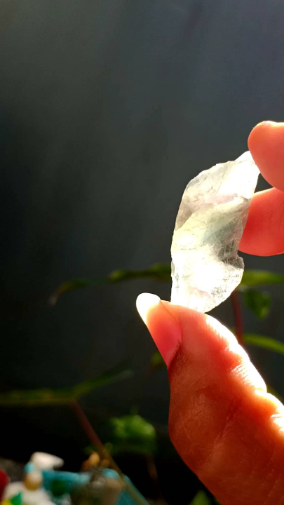 ฟลูออไรต์ | Fluorite 🍏🌈 #RFlu1

#หินดิบ สีเขียว 💚 ส่องแสง ใส ม่วง 
น้ำหนัก 10 g

หินธรรมชาติ หินสะสม