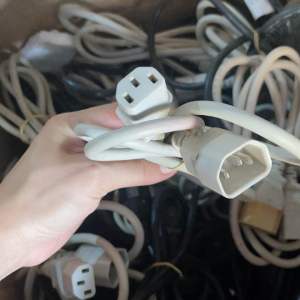 Dây nguồn trùm output UPS