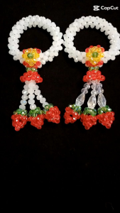 พวงมาลัยคริสตัลสีขาวนม