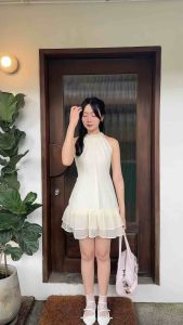 Cronie l Lora dress เดรสสั้นคอปีนผูกด้านหลัง แต่งชายระบาย 2 ชั้น มีซับในทั้งตัว ผ้าไม่ต้องรีด