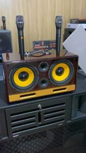 Loa karaoke xách tay soundLife SL220 New 2024 (Loa 3 đường tiếng 2 bass 20cm 2 treble 2 trung 2 Micro UHF 150W-500W )