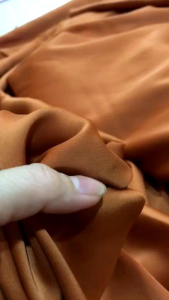 vải lụa hàn màu nâu tây _( khổ 1m5) bề mặt bóng lì dày mềm rũ may đầm váy áo kiểu