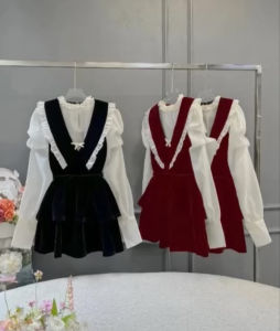 Set áo sơmi tơ tay dài phối yếm nhung tầng dáng xòe (2 màu đen đỏ)