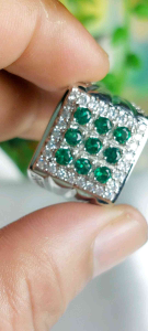 Cincin Mewah Elegant dengan Permata Zamrud & Zirconia