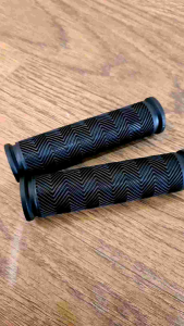 (NYAMAN) Hand Grip Sepeda Handgrip Sepeda MTB Motif Zig Zag Empuk Nyaman Karet Stang Handfat Hanfat