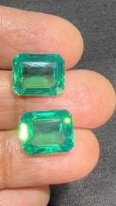 โคลัมเบีย LAB columbia Green Emerald Lab emerald 20 carats 2 pieces sizes 12x16mm