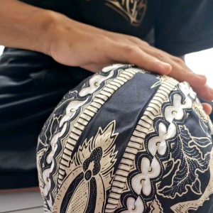 BLANGKON LIPAT JOGJA BISA DI CUCI GRATIS SIKAT HALUS