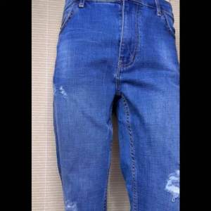 Celana Jeans Sobek Pria Bahan Stretch Denim Blue Blitz Sedang - Regular