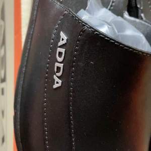 รองเท้า ลำลอง แบบ สวมผู้ชาย รุ่น 13G00 รองเท้า สีดำ แท้ 100% พร้อมส่ง