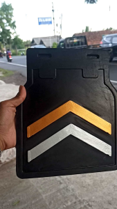 Karet Lumpur Mobil Sersan Warna Metalic Pelindung Lumpur Universal\\n\\n Apa itu Karet Lumpur Tahan Lama?\\n\\nKaret lumpur tahan lama adalah aksesoris pelindung mobil yang dipasang di bagian bawah kendaraan untuk melindungi bodi mobil dari kerusakan akibat lumpur atau kotoran lainnya. Terbuat dari bahan karet berkualitas tinggi, karet lumpur tahan lama ini dirancang untuk melindungi mobil Anda dari berbagai kondisi jalan, seperti jalanan berlumpur, berbatu, atau berkerikil.\\n\\n Bagaimana Karet Lumpur Tahan Lama Bekerja?\\n\\nKaret lumpur tahan lama bekerja dengan cara melindungi bagian bawah mobil dari kerusakan akibat benturan atau gesekan dengan jalan. Dengan memasang karet lumpur tahan lama di bagian bawah mobil, Anda dapat mengurangi risiko kerusakan pada komponen mobil, seperti knalpot, suspensi, dan lainnya.\\n\\n Kelebihan dan Kekurangan Karet Lumpur Tahan Lama\\n\\n**Kelebihan:**\\n\\n- Melindungi mobil dari kerusakan akibat benturan atau gesekan dengan jalan.\\n- Meningkatkan daya tahan mobil terhadap kondisi jalan yang buruk.\\n- Meningkatkan estetika mobil dengan penampilan yang lebih sporty.\\n\\n**Kekurangan:**\\n\\n- Biaya tambahan untuk memasang karet lumpur tahan lama.\\n- Memerlukan perawatan khusus untuk menjaga kualitas dan fungsi karet lumpur.\\n\\n Mengapa Memilih Karet Lumpur Mobil Universal?\\n\\nKaret lumpur mobil universal adalah pilihan yang tepat untuk Anda yang mencari solusi pelindung lumpur yang efektif dan mudah dipasang. Dengan desain universal, karet lumpur mobil universal dapat dipasang pada berbagai jenis mobil, tanpa perlu modifikasi tambahan.\\n\\n Cara Memasang Karet Lumpur Mobil Universal\\n\\nBerikut adalah langkah-langkah cara memasang karet lumpur mobil universal:\\n\\n1. Pastikan mobil dalam kondisi diam dan tidak terhubung dengan sumber listrik.\\n2. Bersihkan bagian bawah mobil dari kotoran atau debu.\\n3. Pasang karet lumpur mobil universal di bagian bawah mobil, sesuaikan dengan posisi dan ukuran mobil Anda.\\n4. Periksa kembali pasangan karet lumpur mobil universal untuk memastikan bahwa instalasi sudah benar.\\n\\n Perawatan Karet Lumpur Mobil Universal\\n\\nBerikut adalah beberapa tips perawatan karet lumpur mobil universal:\\n\\n- Bersihkan karet lumpur mobil universal secara rutin dari kotoran atau debu.\\n- Gunakan produk pembersih khusus untuk membersihkan karet lumpur mobil universal.\\n- Hindari pemakaian bahan kimia yang dapat merusak karet lumpur mobil universal.\\n\\n Pelindung Lumpur Metalic: Solusi untuk Melindungi Mobil Anda\\n\\nPelindung lumpur metalic adalah solusi pelindung lumpur yang dirancang untuk memberikan perlindungan ekstra bagi mobil Anda. Dengan desain yang elegan dan modern, pelindung lumpur metalic dapat meningkatkan estetika mobil Anda sekaligus melindungi mobil dari kerusakan akibat lumpur atau kotoran lainnya.\\n\\n Bagaimana Pelindung Lumpur Metalic Melindungi Mobil Anda?\\n\\nPelindung lumpur metalic bekerja dengan cara melindungi bagian bawah mobil dari kerusakan akibat benturan atau gesekan dengan jalan. Dengan memasang pelindung lumpur metalic di bagian bawah mobil, Anda dapat mengurangi risiko kerusakan pada komponen mobil, seperti knalpot, suspensi, dan lainnya.\\n\\n Kelebihan dan Kekurangan Pelindung Lumpur Metalic\\n\\n**Kelebihan:**\\n\\n- Melindungi mobil dari kerusakan akibat benturan atau gesekan dengan jalan.\\n- Meningkatkan daya tahan mobil terhadap kondisi jalan yang buruk.\\n- Meningkatkan estetika mobil dengan penampilan yang lebih sporty.\\n\\n**Kekurangan:**\\n\\n- Biaya tambahan untuk memasang pelindung lumpur metalic.\\n- Memerlukan perawatan khusus untuk menjaga kualitas dan fungsi pelindung lumpur metalic.\\n\\n Aksesoris Mobil Berkualitas: Menambah Nilai Estetika dan Fungsionalitas\\n\\nAksesoris mobil berkualitas adalah pilihan yang tepat untuk Anda yang ingin meningkatkan nilai estetika dan fungsionalitas mobil Anda. Dengan memilih aksesoris mobil berkualitas, Anda dapat meningkatkan kenyamanan dan keamanan saat berkendara, serta menambah nilai estetika pada mobil Anda.\\n\\n Mengapa Aksesoris Mobil Berkualitas Penting?\\n\\nAksesoris mobil berkualitas penting karena dapat memberikan manfaat berikut:\\n\\n- Meningkatkan kenyamanan dan keamanan saat berkendara.\\n- Meningkatkan nilai estetika mobil.\\n- Meningkatkan daya tahan mobil terhadap kondisi jalan yang buruk.\\n\\n Tips Memilih Aksesoris Mobil Berkualitas\\n\\nBerikut adalah beberapa tips memilih aksesoris mobil berkualitas:\\n\\n- Pilih aksesoris mobil yang sesuai dengan jenis dan model mobil Anda.\\n- Periksa kualitas material dan desain aksesoris mobil.\\n- Pastikan aksesoris mobil kompatibel dengan sistem elektronik mobil Anda.\\n- Pilih aksesoris mobil dari merek terpercaya.\\n\\nDengan memilih aksesoris mobil berkualitas, Anda dapat meningkatkan nilai estetika dan fungsionalitas mobil Anda, serta memastikan bahwa mobil Anda tetap aman dan nyaman saat berkendara.\n}