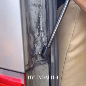 โช๊คค้ำฝาท้ายรถตู้ HYUNDAI H1 ปี 2006-2020 (1 คู่) ยี่ห้อHawkeyes |  สินค้ารับประกัน 1 ปีเต็ม ติดตั้งง่าย ไม่ต้องเจาะตัวถังรถยนต์