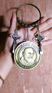 St. Padre Pio Miraculous Medal Plates Antique Door Hanger Chimes Home Protection Against Evil. Free Pouches