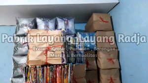 Grosir Layangan Aduan Plastik UK-+58 Untuk Dijual Lagi
