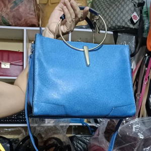 Túi đeo chéo nữ kiểu dáng xinh màu sắc ngọt ngào cho nàng công sở